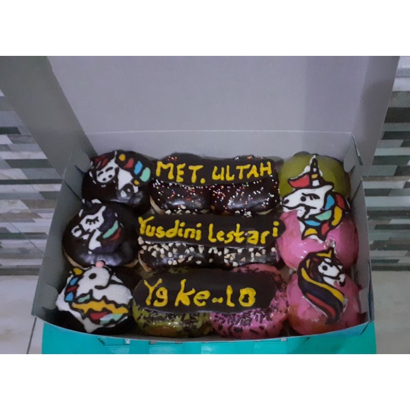 

Donat kentang karakter ulang tahun