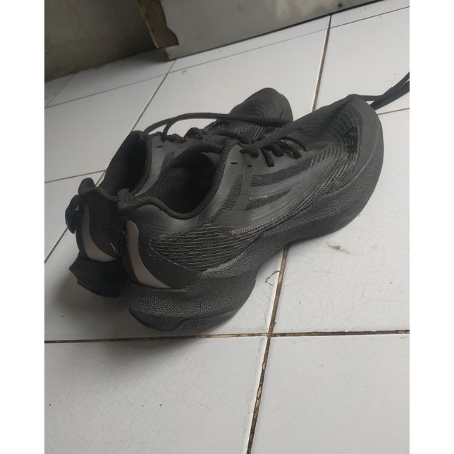 Sepatu Fila Fullblack size 43