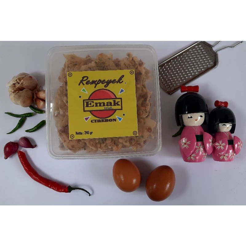 

Rempeyek kacang tanah "Emak kriuk" gurih khas Cirebon