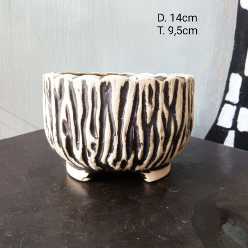 pot relief tepi renda