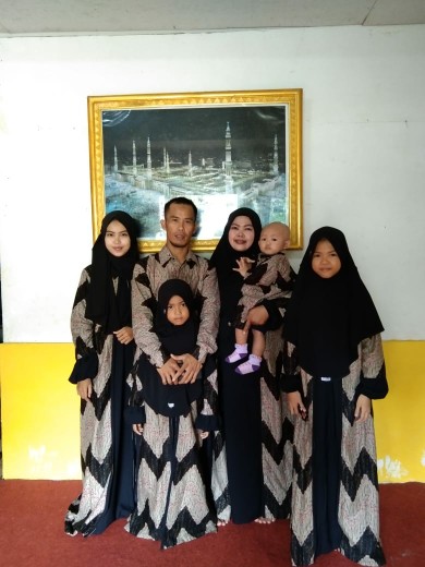 Couple Batik Keluarga Terbaru,couple Gamis Syari Terlaris, Seragaman Batik Pekalongan Murah