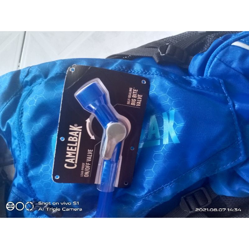 waterbag camelbak rogue blue