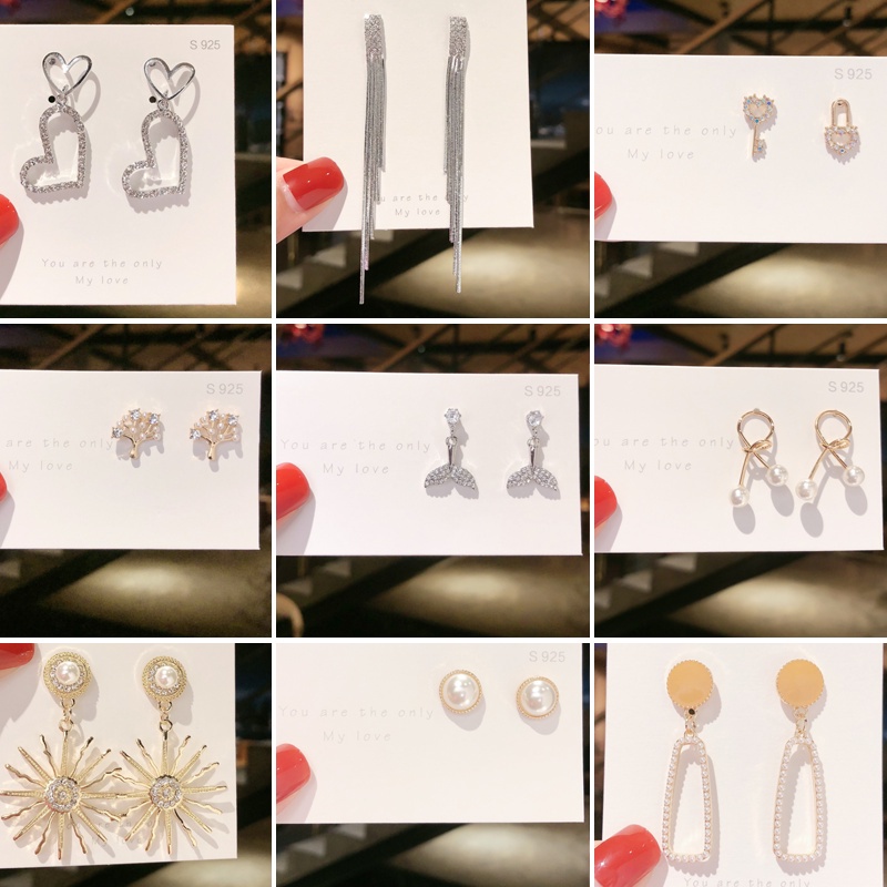 Anting stud Desain Lingkaran Bunga Asimetris 50 Jenis Bahan Zirkon Gaya Korea Untuk Wanita