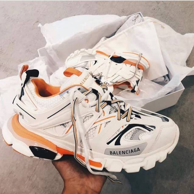 harga sneakers balenciaga