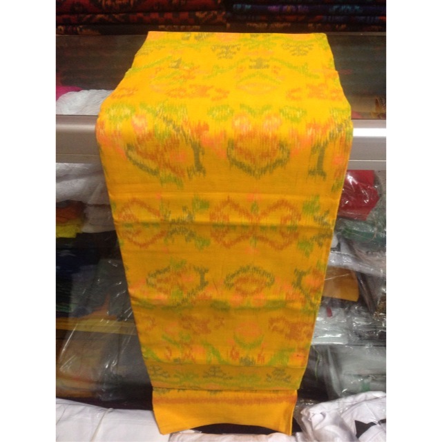 Kamen Endek / Kain Endek Kuning