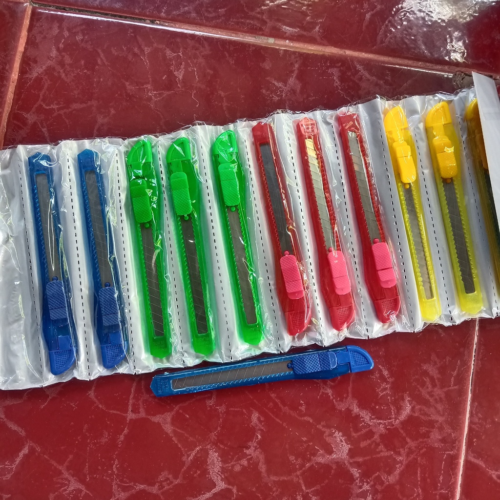 

1 buah cutter kecil silet pemotong kertas pemes pisau buku