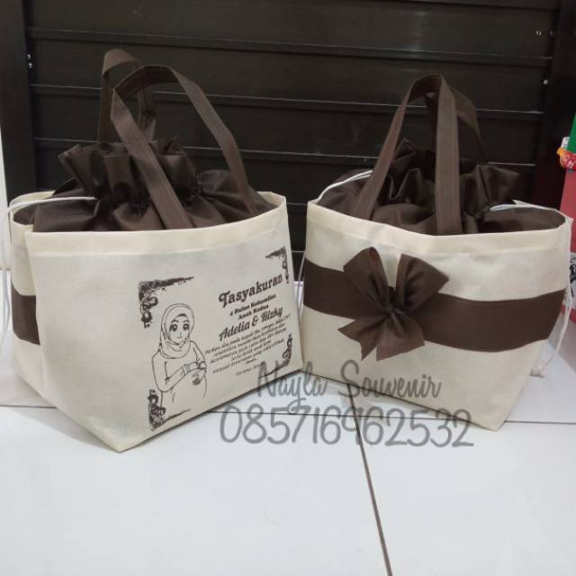 

Tas berkat serut sablon+pita muat dus nasi 20x20 cm