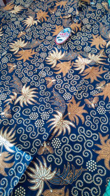 Kemeja Batik Pria Modern Motif Kembang Sogan Clasik