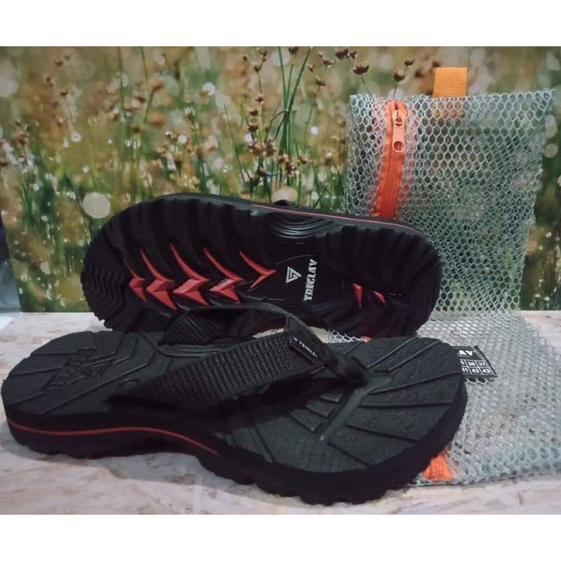Sendal jepit Triglav hitam