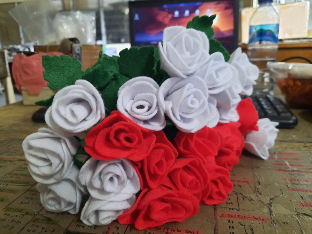 Daun Dengan Tangkai Untuk Hiasan Bucket