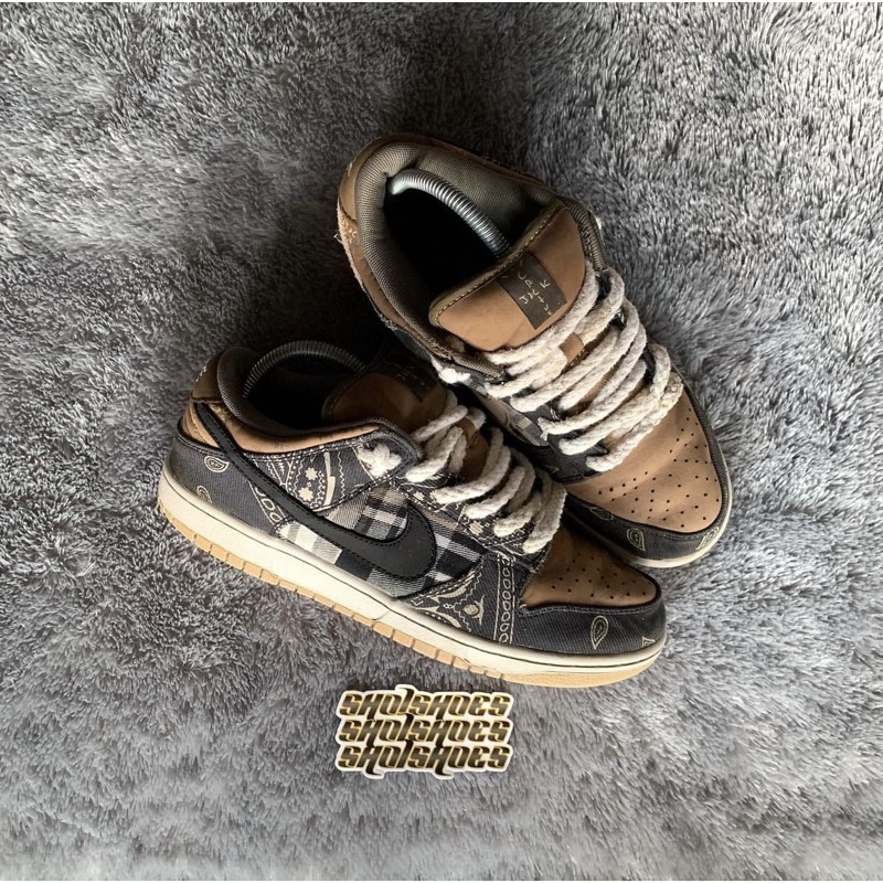 NIKE SB DUNK LOW x TRAVIS SCOTT