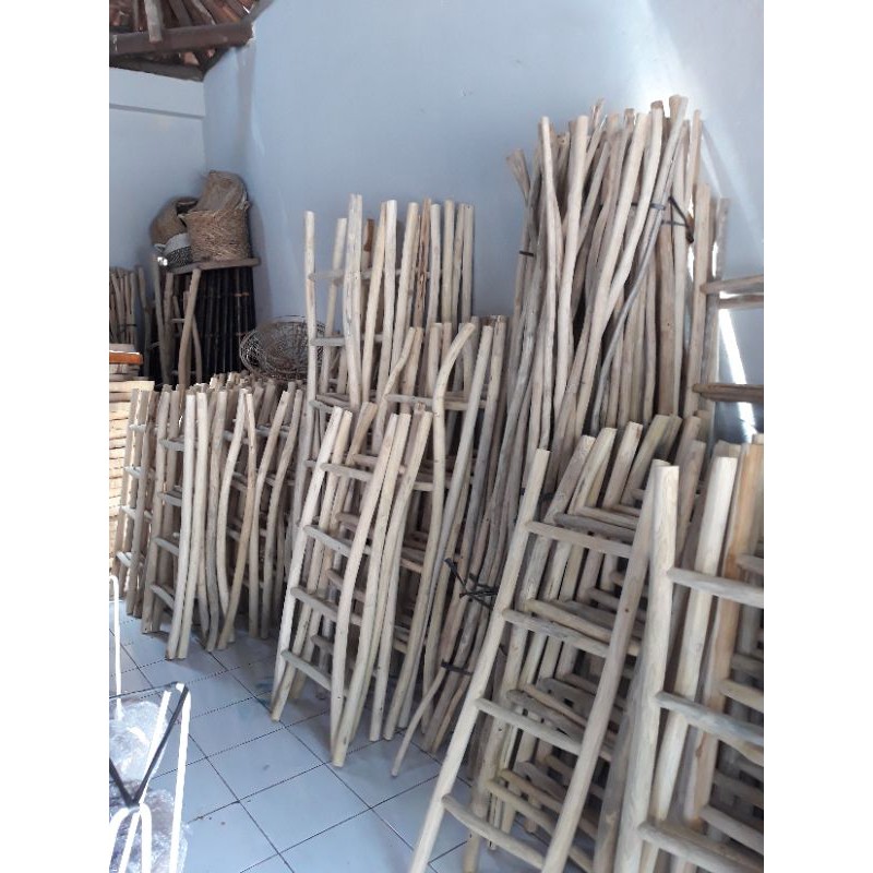 ladder hanger atau tangga kayu