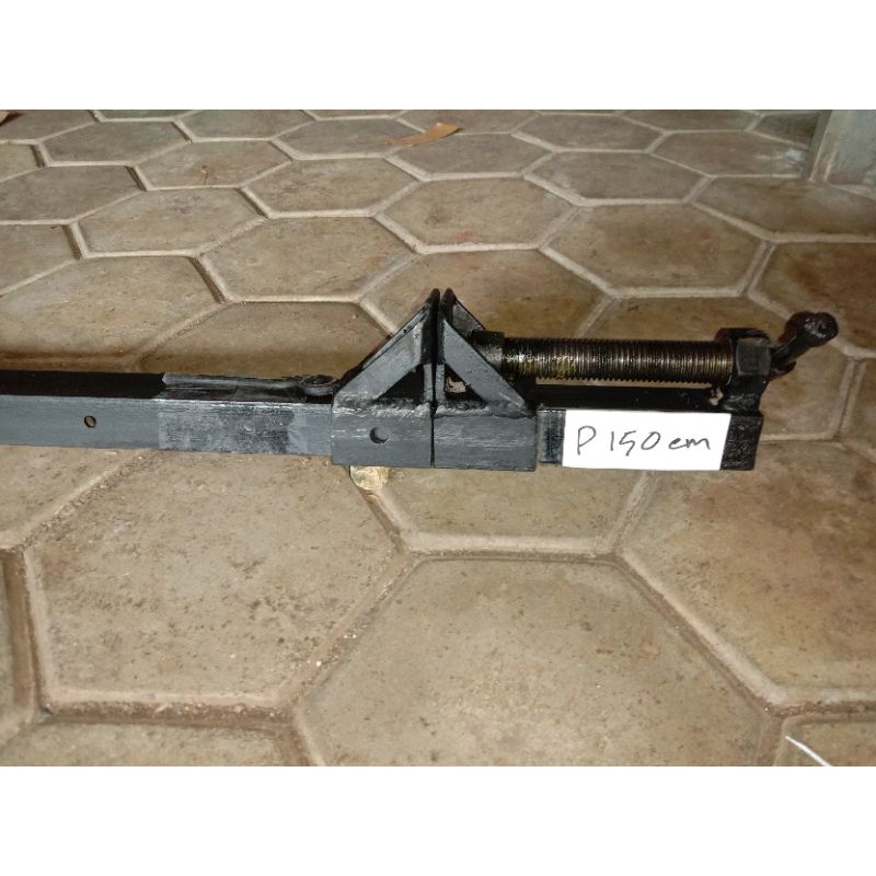 klem kayu. pres kayu. pres kayu besi u panjang 150cm