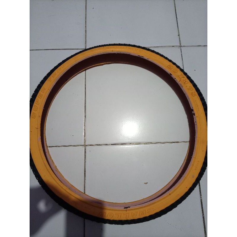 Ban luar sepeda ukuran 20 x 1.75 merk swallow list kuning