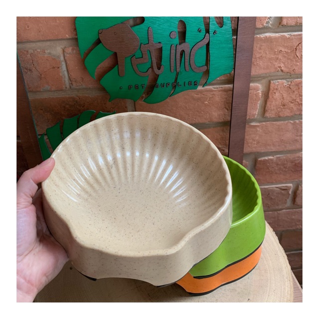 Pet clam plate with rubber