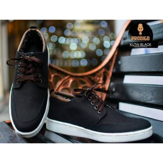 ORI SKECHERS GORUN 400 SPORT LACE UP MEN SEPATU PRIA ORIGINAL - HITAM, 44 SHOPEE SNEAKERS CASUAL