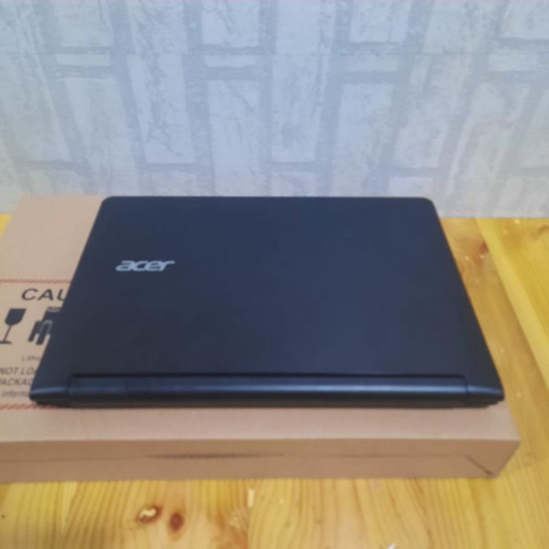 Laptop Acer One 14 Z476 intel cor i3-6006U Ram 4GB/HDD 1TB HD graphic 520 Windows 10 Siap pakai