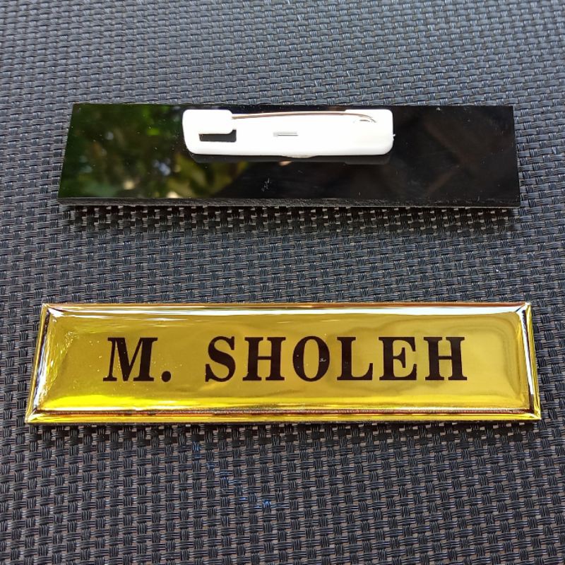 Name Tag Papan Nama Warna Gold Emas Mengkilat - Peniti - Magnet #Name Tag Indonesia