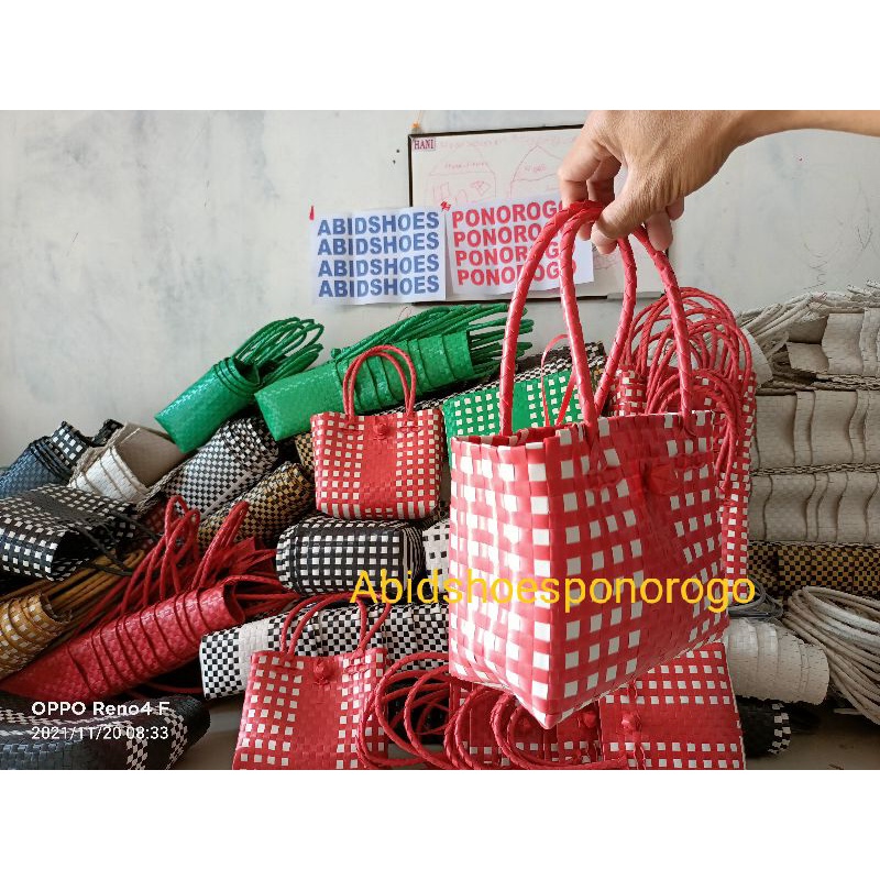 Tas souvenir kelahiran hajatan tas anyaman plastik kaca merah putih