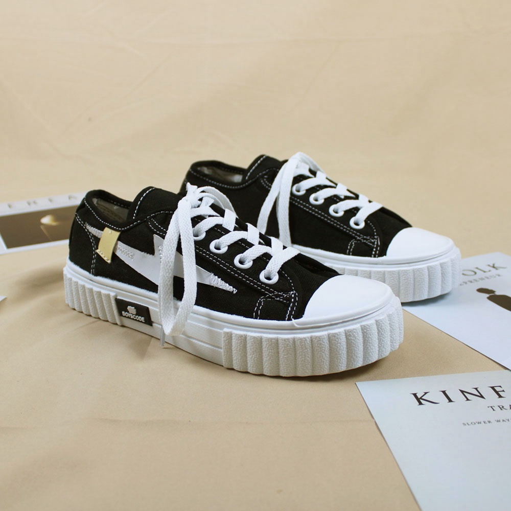 Sepatu Sneakers Korean Style Boyscode Motif Thunder Pendek Hitam Putih / Sepatu Canvas Korea Terbaru Kekinian