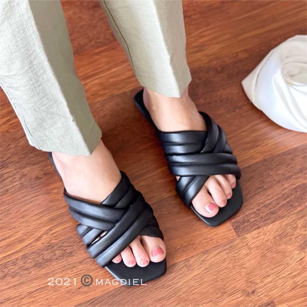 Yoppy - Sandal Wanita Puffy