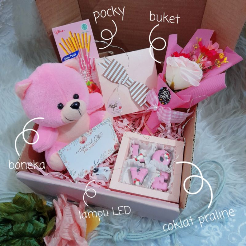 b1) Kado Ulang Tahun Cewek / Birthday Gift Box / Hampers Ulang Tahun / Hampers Boneka Ulang Tahun / Kado Boneka Beruang Teddy Bear Buket Bunga Mawar Coklat Praline / Hampers Cewek / Hadiah Anniversary