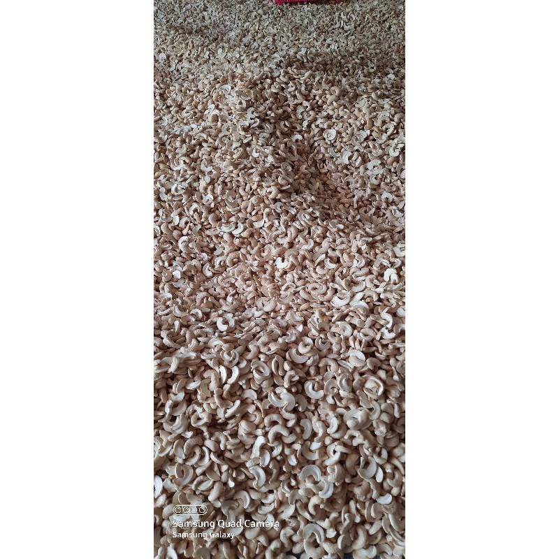 

KACANGMETE BELAH DUA KERING