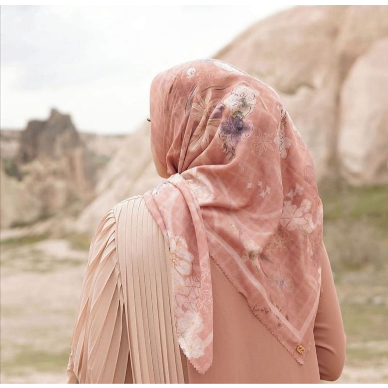 Preloved Buttonscarves Sofya Spice