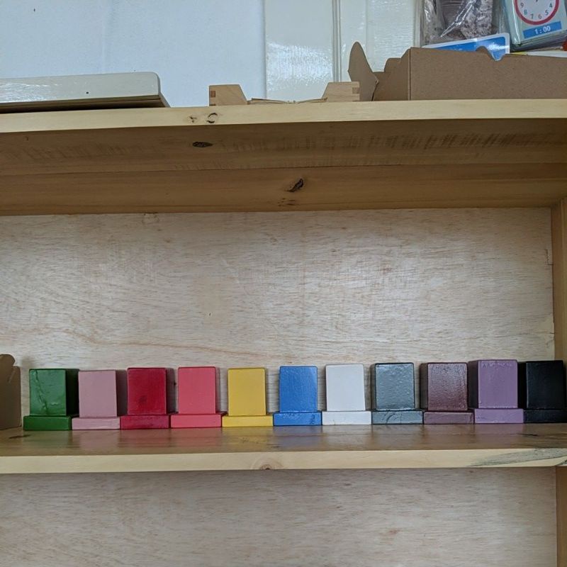 

kotak pensil warna Montessori