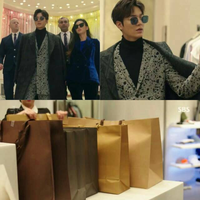 

Premium Paper Shopping Bag (Kantong Kertas Emas)