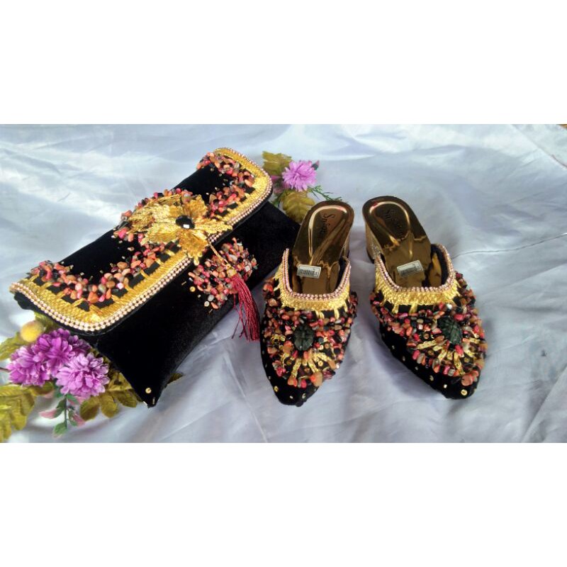Set Tas dan Sendal Beludru Hitam Tapis Batu Payet