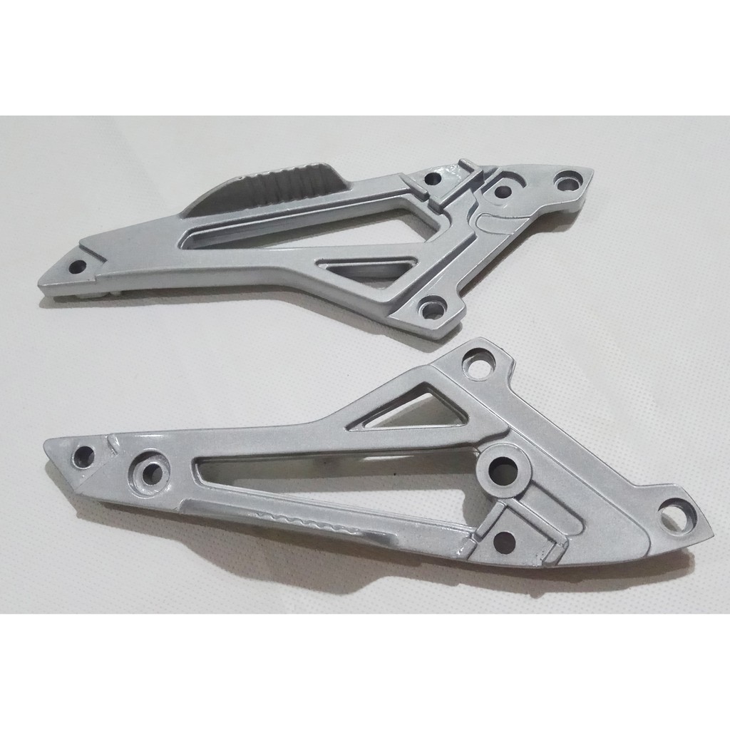 BREKET FOOTSTEP BELAKANG RXZ LAMA. PANGKON STEP BLK YAMAHA RXZ MILE