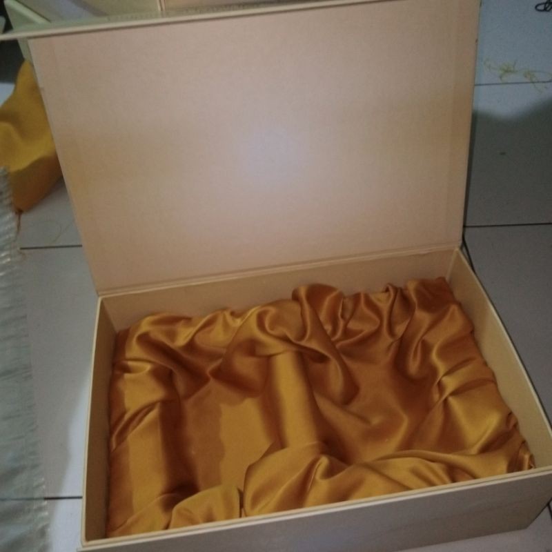 

Box S26 Procald Gold, Hardbox Custom, Giftbox, KOTAK Packaging, Kotak Kado, Hampees