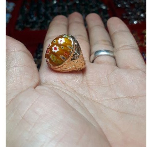 Batu akik bunga teratai.