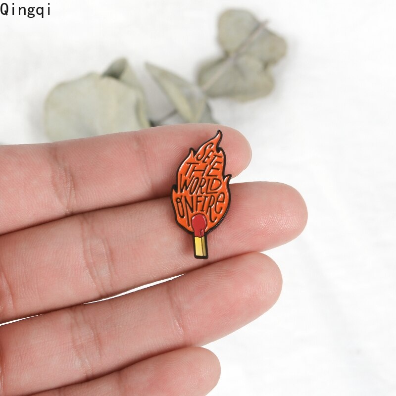 Set Bros Pin Enamel Desain Korek Api Dunia Gaya Rock Untuk Hadiah