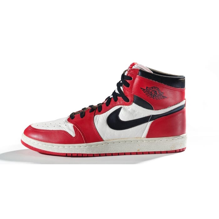 Sepatu Air Jordan I Retro Merah Putih Hitam