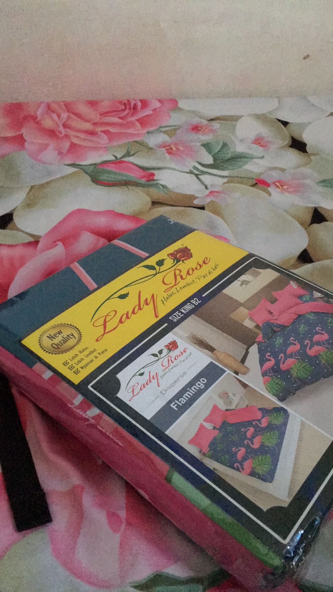 Sprei Lady Rose Uk. King (180x200)cm Dan Uk. Queen (160x200)cm Motif Character New