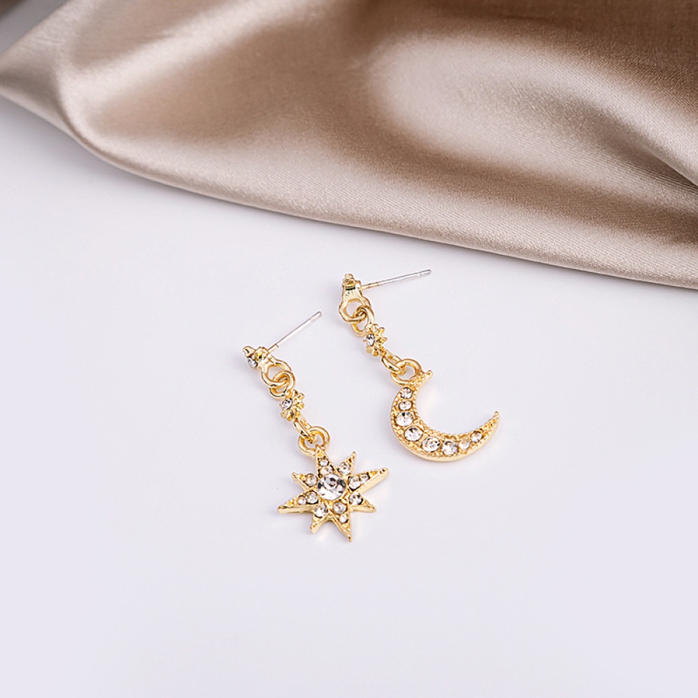 Anting Tusuk Gantung Asimetris Desain Bulan Sabitbintang Warna Gold Hias Kristal Untuk Wanita