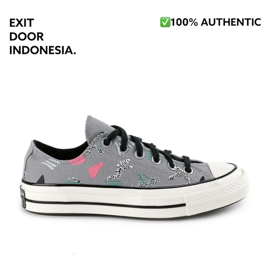 converse monochrome pink