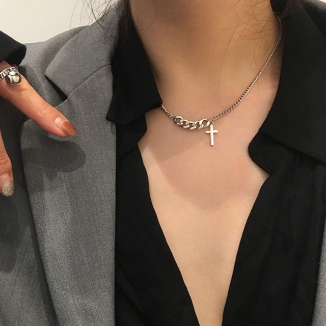 Kalung Choker Banyak Lapis Dengan Liontin Butterfly Hollow Gaya Punk Hip Hop Untuk Wanita