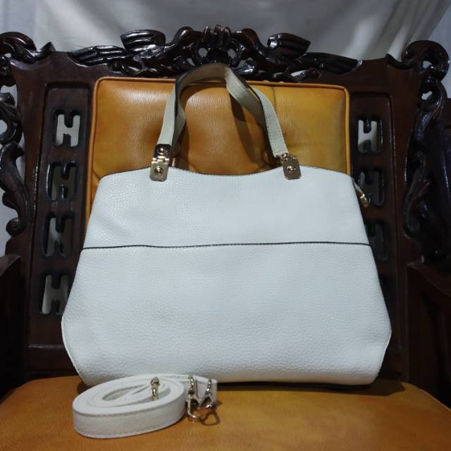 Preloved bag leather Hana