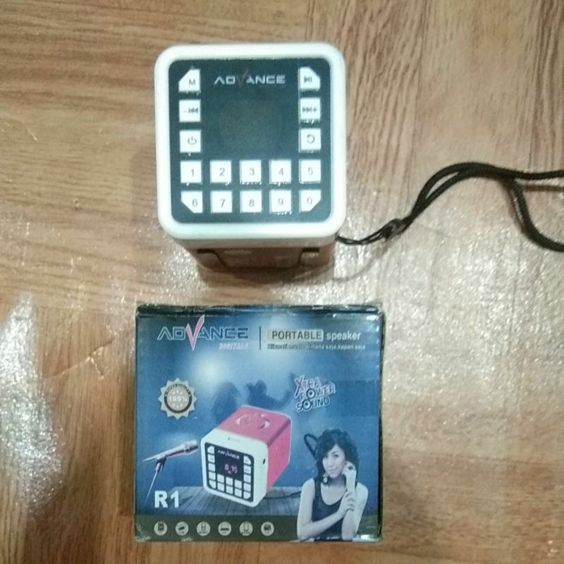 SPEAKER ADVAN R1 BLUETOOTH / WIRELESS PLUS MEMORI 16 GB