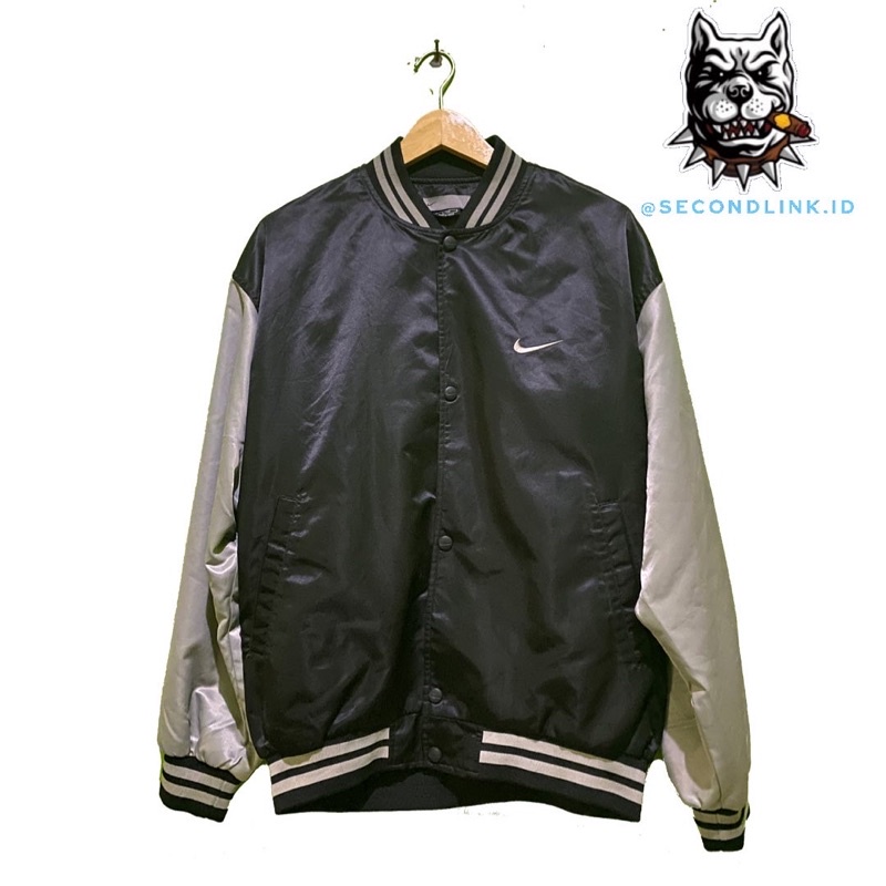 Nike Varsity Small Swoosh