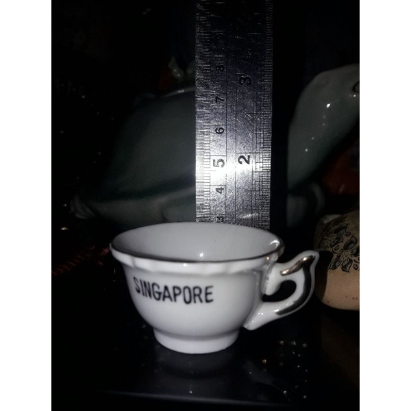pajangan porselen souvenir SINGAPORE
