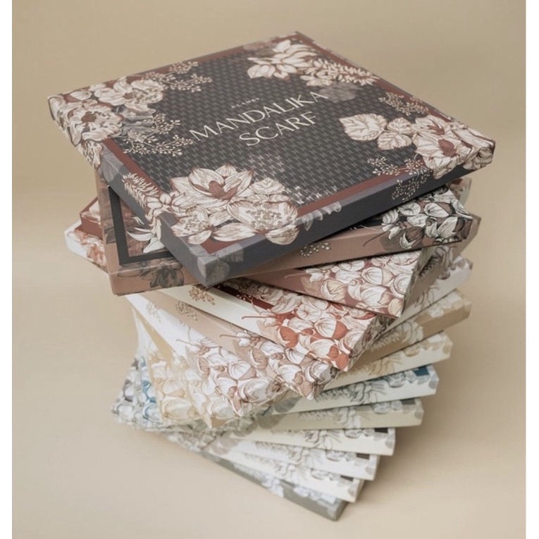 mandalika scarf wearing klamby pl vvgc