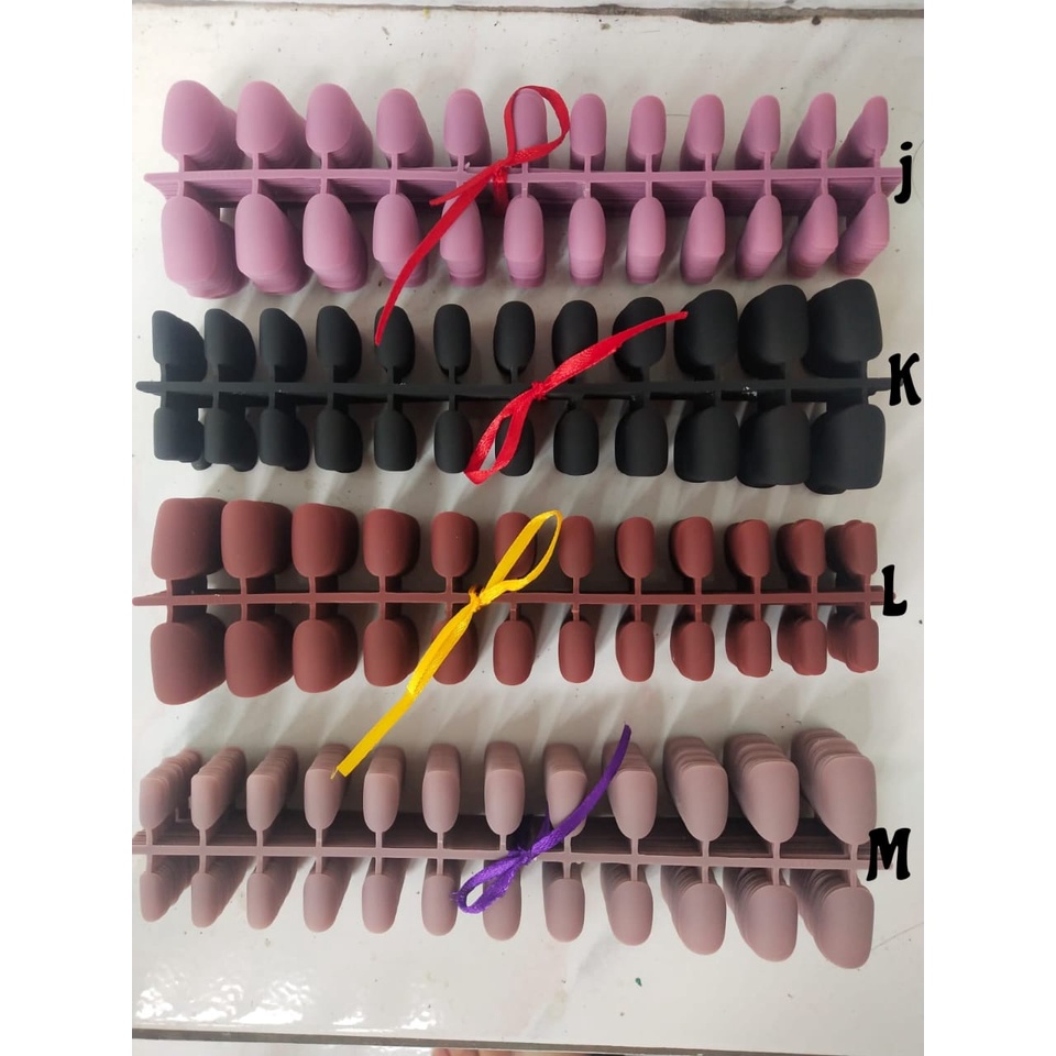 Kuku Palsu Warna Matte isi 24pcs Bentuk Oval Pendek