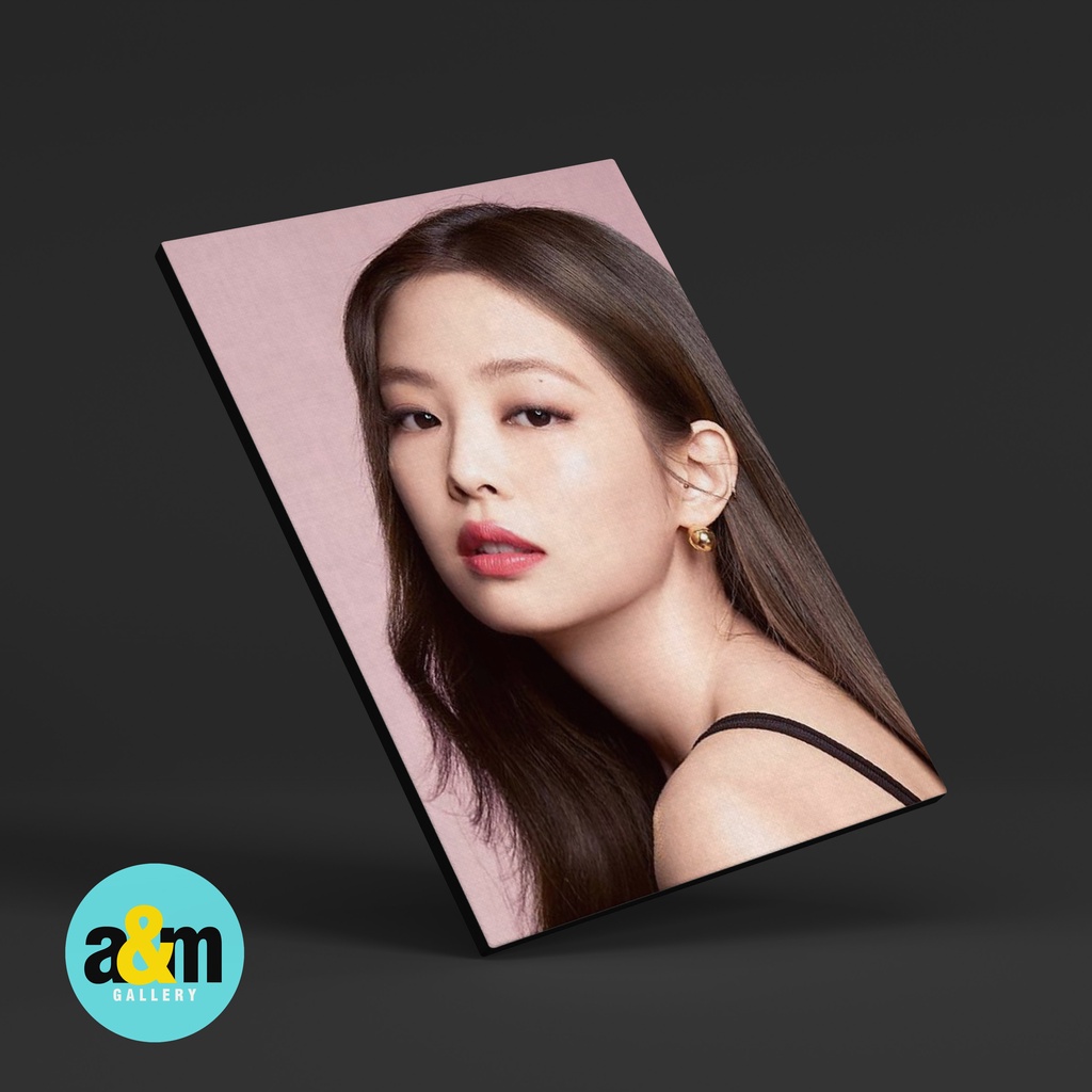 Poster Kayu JENNIE BLACKPINK Hiasan Dinding Kamar K-POP I Pajangan Dinding Kamar K-POP Wall Decor Kamar - A&amp;M