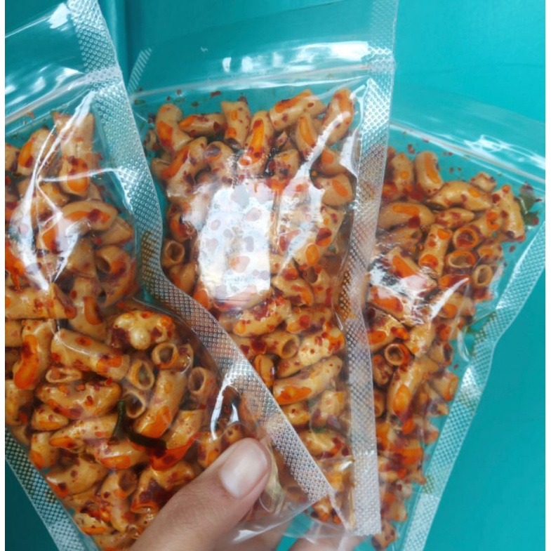 

makroni cemilan pedas makanan ringan cemilan pedas 10ribu3pcs makroni pedas daun jeruk..
