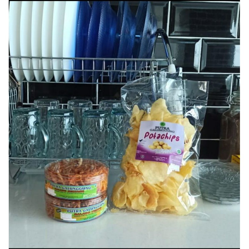 

KERIPIK KENTANG POTATO CHIP putra galunggung POTACHIPS