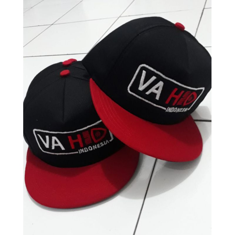 Topi Snapback Custom Bordir Nama dan Logo